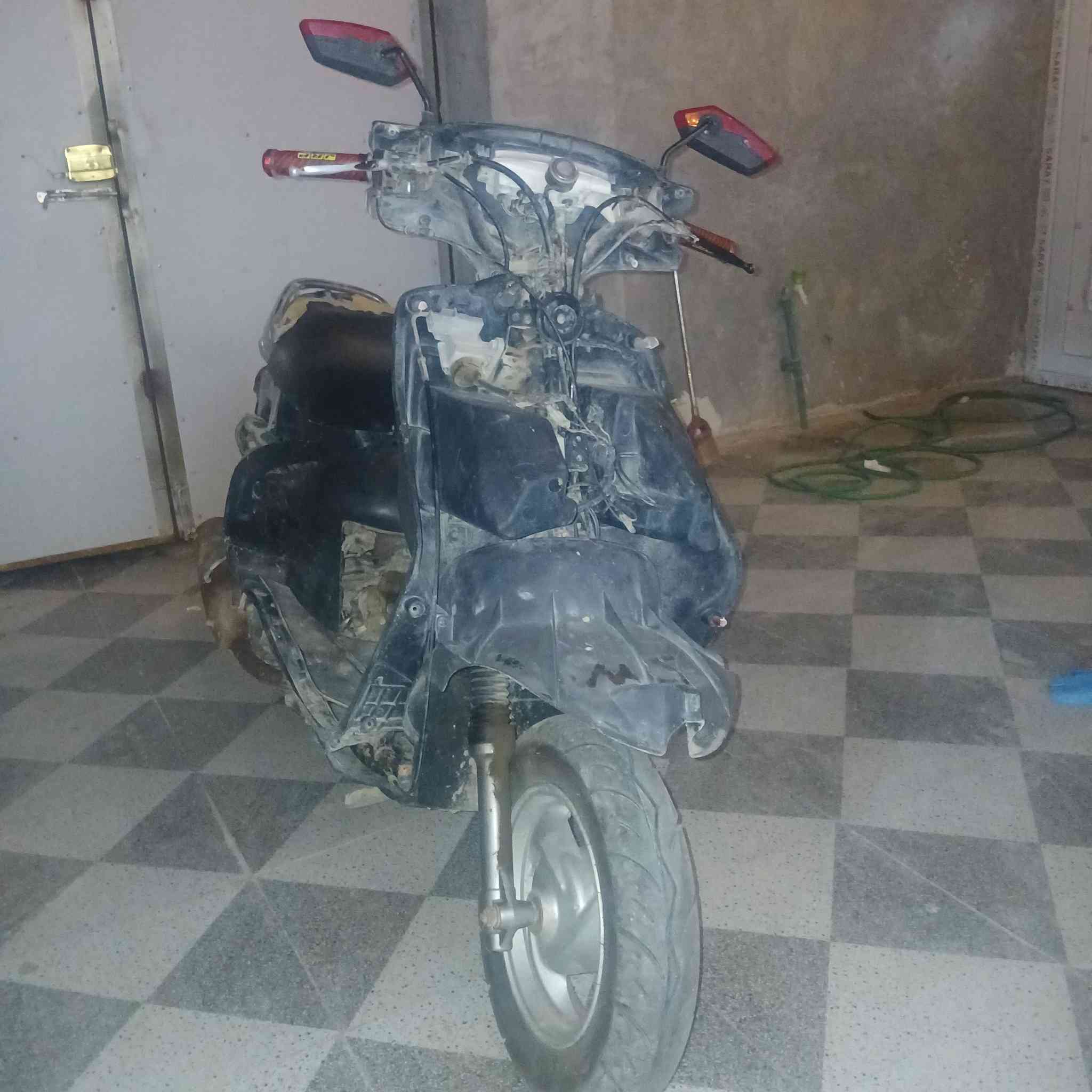 سلام عليكم دراجه فراشه نثيه مكفوله من الفتح شرط جيب اي واحد وتعال شلعه ومعدل فولل كفراته كامله بس جردات تشتغل هندي حطله باتري تشتغل سلف العنوان ديوانيه حي الامين سعر 300وبيها مجال للشراي 🇮🇶***********
