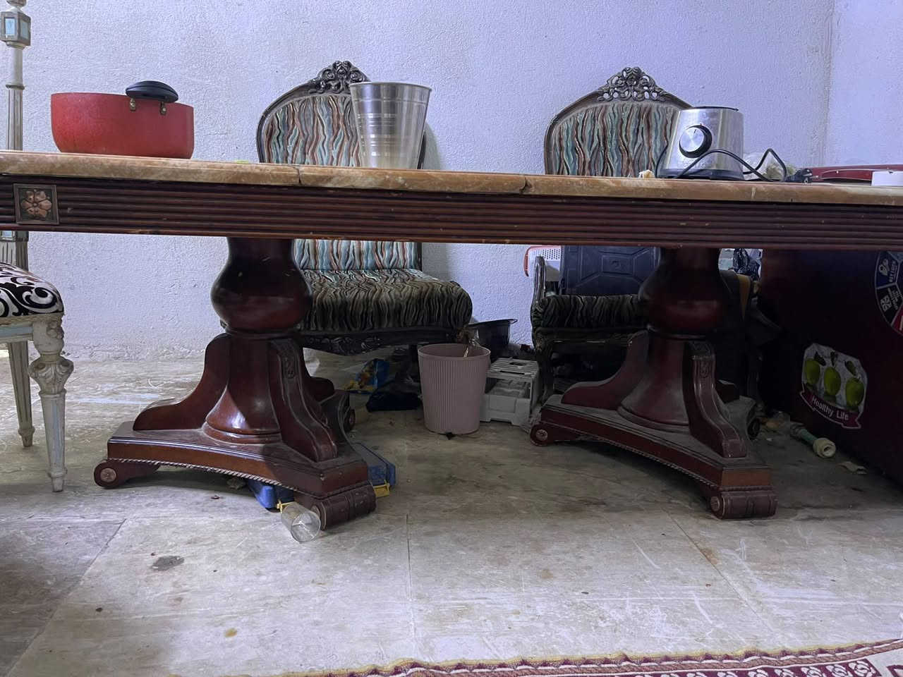 ميز طعام ضخم مرمر باله مال كويت بي 3 كراسي  طوله مترتين عنوان بصره لتصال ع واتساب ***********
