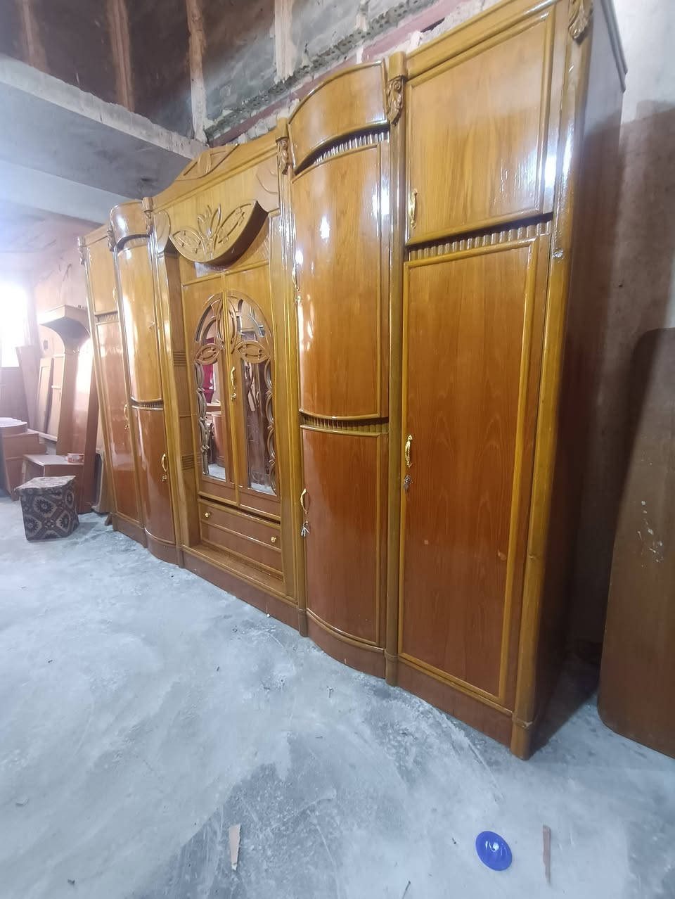 غرفه تسكام داخل خارج صاج كامله مابيه اي نقص السعر900وبيها مجال الشراي يتصل العنوان حله شارع 80الاتصال *********** يوجد واتساب
