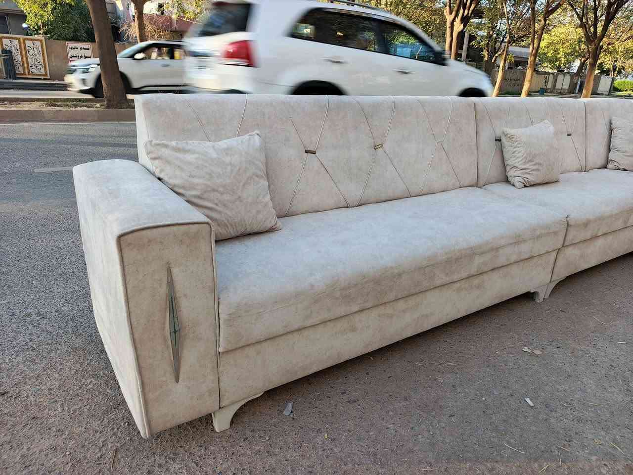 فرۆشتنی خیرا
ئە م تاقمە ئیڵە بۆ فرۆشتن
10نە فە رییە دە سکردە
فول خوسیە لۆک لۆکە بە لۆکی ماوە تۆ
نرخی تە نها 180هە زار 
مال بۆکە س دانانیم هە رکە س زوو هات پیرۆزی بیت
ژ.م***********
شوین.کە لار شەهیدان سە رجادە ی ئاوارەکان
