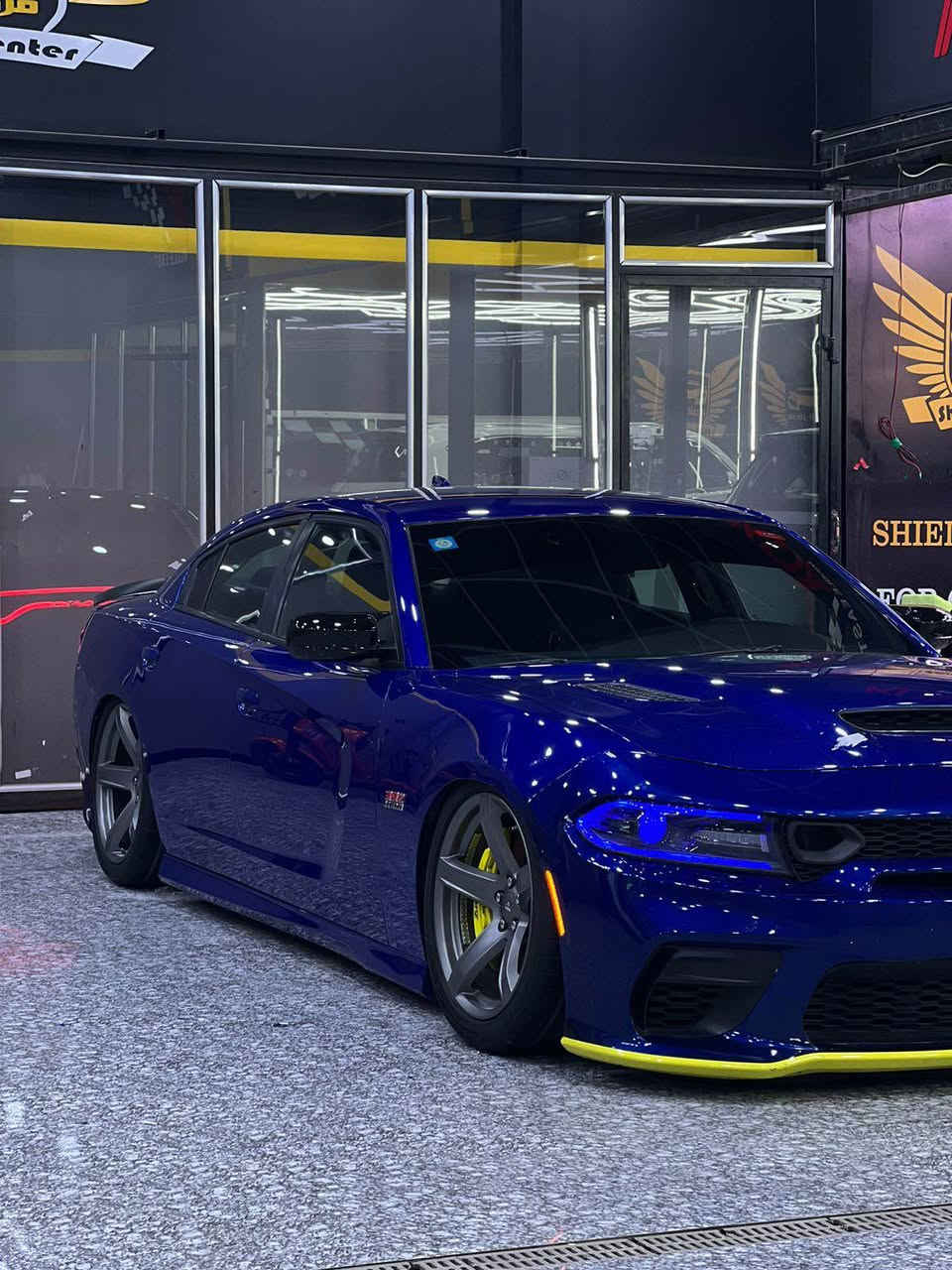 السلام عليكم 

دوج جارجر ٢٠٢٠ 

ماشية ٥٩ الف ميل 

سكات باك ٦٤٠٠ 

مكينة كير اكسل كفاله 

شرط بدون تبديل او فتح 

السيارة رقم بغداد بأسمي هزة جديدة تحويل ثاني يوم 

السيارة فجوج ٦ بستم 

شوته موبر مفتوحه 

ولف حماوة + كاج كان 

برمجة مصطفى ايكل 

جكات 

لد متغير 

السيارة كلش حلوه  وبالعافية على الياخذها 

استخدامها كلش قليل ￼

مكاني البصرة الجبيلة 

السعر ٢٢٥ وبيها مجال قليل ￼￼

 للأستفسار *********** البصرة, العراق
