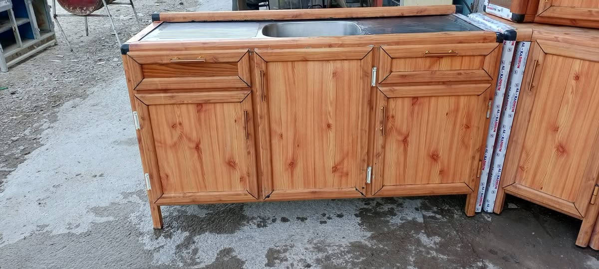 للبيع كاونتر نظيف جدا مكان بغداد شعله ***********.
