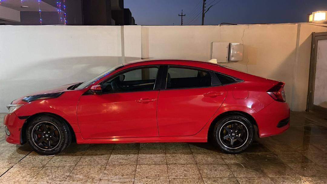 هوندا سيفيك 2017
محرك كير شواصي لغد كهربائيات مكفولة
مواصفات سيارة 
تدفئة تبريد شغال 
اوتو هولد
هاندبريك بصمة
ايكو 
السيارة ماشيه 142 الف كيلو
السيارة مضاف عليها بلوجكتر امامي 
سبويلر 
كفر مرايه 
سكوب مثلث 
السيارة رقم شمالي

بيها نقوصات 
تبريد ليك
وهزة
للتواصل واتساب 
*********** بغداد, العراق
