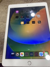 ايباد ٥ • ١٢٨ جيجا • نضيف