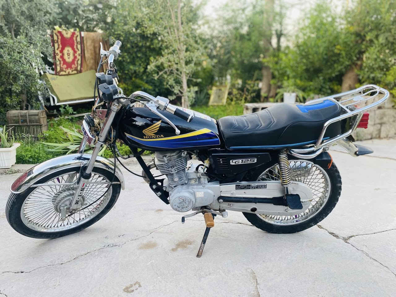 نامي 3 حرف موديل 17 دراجه نشطه ونضيفه بدون اي عيب  سعر 325 وبي مجال بسيط ***********
