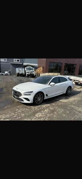 السلام عليكم 
جنسسز 70gفول مواصفات 
موديل 2023
وارد كوري محرك 4سلندر 2000تيربو 
الحادث جاملغ خلفي وقبق الجنطه  بدون ايرباك 
ماشية 46الف كيلو متر
السياره جديده وخير من الله 
مكان السياره بغداد الحريه 
هاتف ☎️ *********** 
موجود واتساب
سعره 180 وبيها مجال
