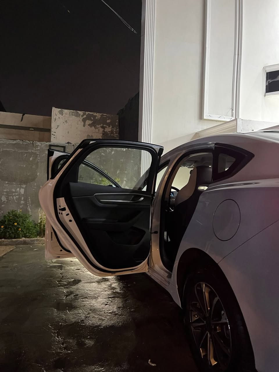 بي وأي دي سيارة 2025 زيرو مكفولة كفالة عامة رقم بغداد السيارة بااسمي مكان السيارة بغداد البياع سعر ع الخاص ***********
