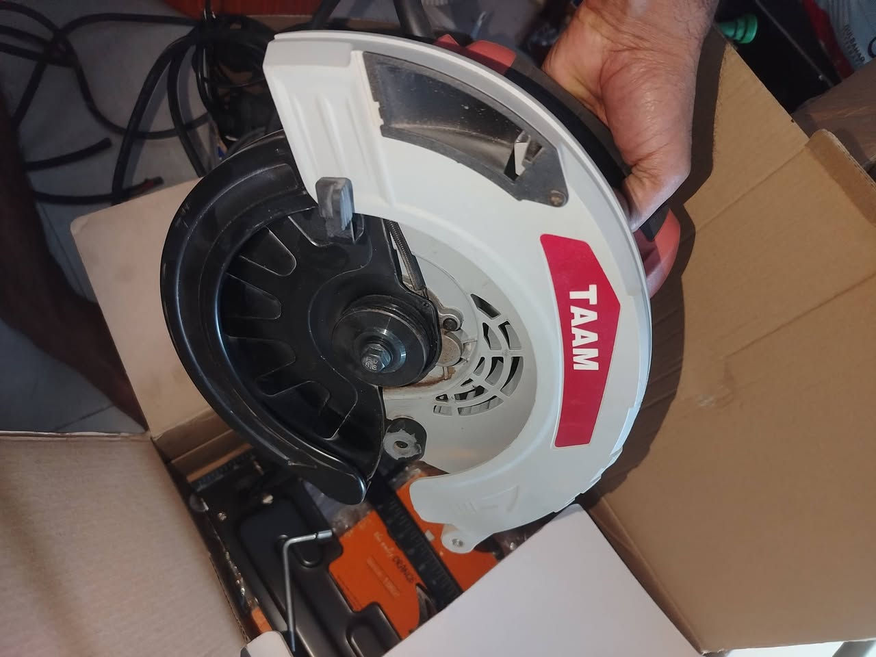 منشار متعدد الاستعمالات.
سندويج
خشب
حديد
وياه قاعدة يثبت عالميز
وتكدر تشتغل بيه بيدك بدون ميز
استخدام مرة وحدة الله شاهد
وياه قرص حديد وقرص خشب وقرص سندويج
اخذته ب١٥٥
اريده ب٨٠ بعده بالكارتون وقراصه مامستخدمه.
***********
مكان الشعب
