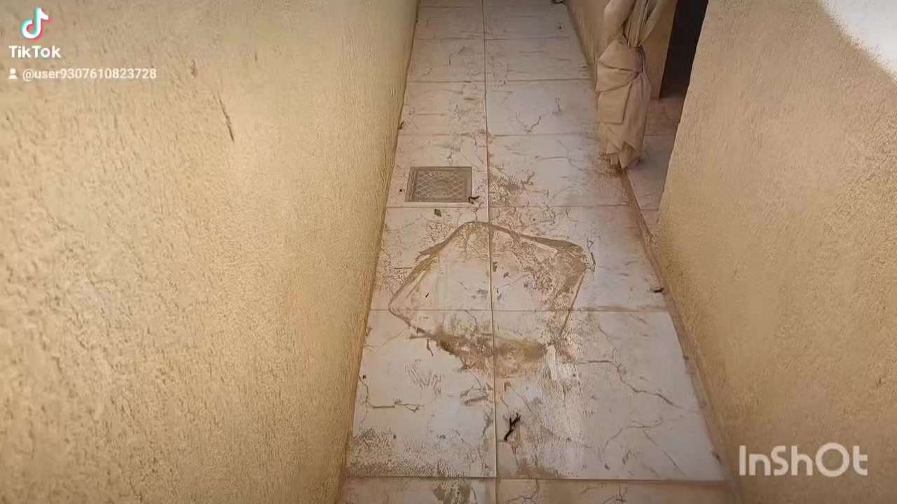 السلام عليكم
مشتمل للبيع المساحة ٩٨ متر الموقع خلف حلويات الحلواني التفاصيل داخل الفيديو
                مكتب الحسيني 
                 ***********
