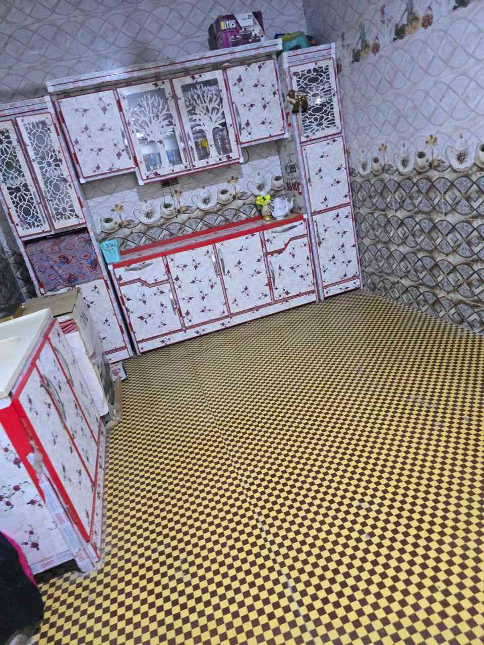 بيت طابو للبيع مساحته ١٦٥م يتكون من ديوانيه وصاله وغرفتين ومطبخ وحمام ومنور داخلي وصحيات والبيتونه جبيره ع كد صاله العنوان الناصريه بالفضليه قرب الشارع المحطه سعره ٩٥ وبيه مجال شراي يتصل ***********
