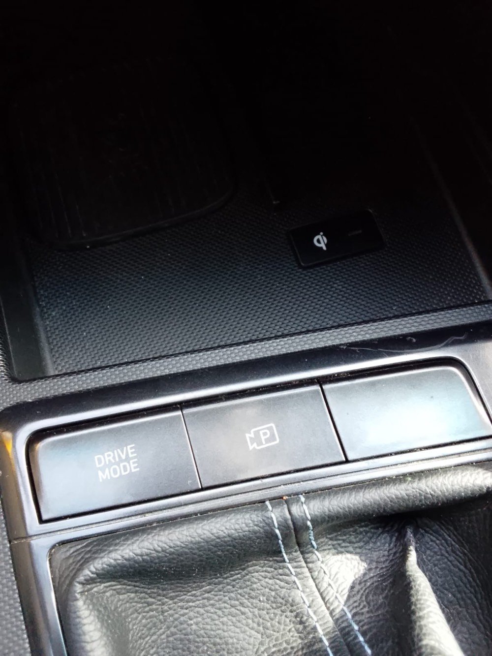 السلام عليكم

Elantra N performance 2023 6mt 

‎ماشية 37 الف 

السياره فول مواصفات 1/1 للاخير بس كير عادي 

الاضافات :- شوتة Sxth +عطاس addw1 pro

+ويل كب ايطالي اجه بيها من الخارج 

طخم تاير جديد وبطاريه مبدله جديده 

المواصفات /

فتحة سقف 

هيتر كشنات +هيتر ستيرن 

سماعات bose محيطي 

كشنات حرف N ضوئي

رادار امامي تفاعلي مانع اصطدام 

رادار جانبي تفاعلي مانع اصطدام 

قياده ذاتيه 

حساسات خلفية 

لايتات 6عدسات الاصليه ما ملعوب بيهم 

وباقي المواصفات معروفه 

السياره وارد كندي وموجود تقرير كارفاكس كامل مع صور الحادث السياره من دخلت من الخارج على ايدي كلها بشرط 



الحادث : صبغ جاملو امامي يمين فقط وشبر بلبنيد (يحتاج بارد ) 



رقم الشاصي / KMHLW4AK1PU013728

صور الحادث موجوده



الشراي يتصل 

***********

*********** 

موجود واتس اب