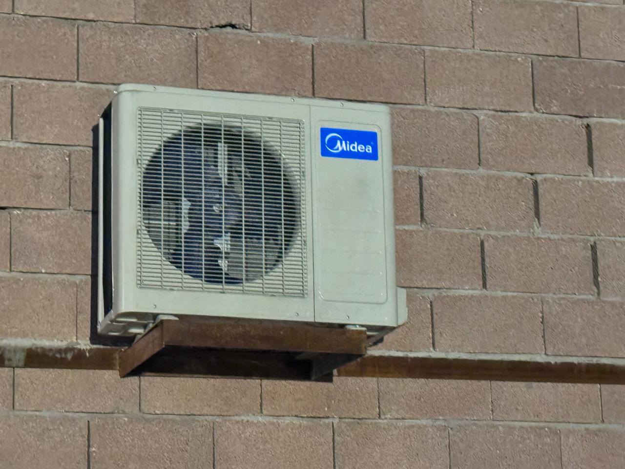 السلام عليكم
سبالت طن ونص كونسيلت دكت  عدد 7 جديد كارتون 
حجم 1800 BTU 
غاز 22 
دبل راديتر 
ماطور   gmcc
T3
استيراد شركه وادي الرواشد 
 سعر القطعه 250الف  اذا كلهن 
واذا مفرد ب 300
عنوان بابل. النيل 
***********
