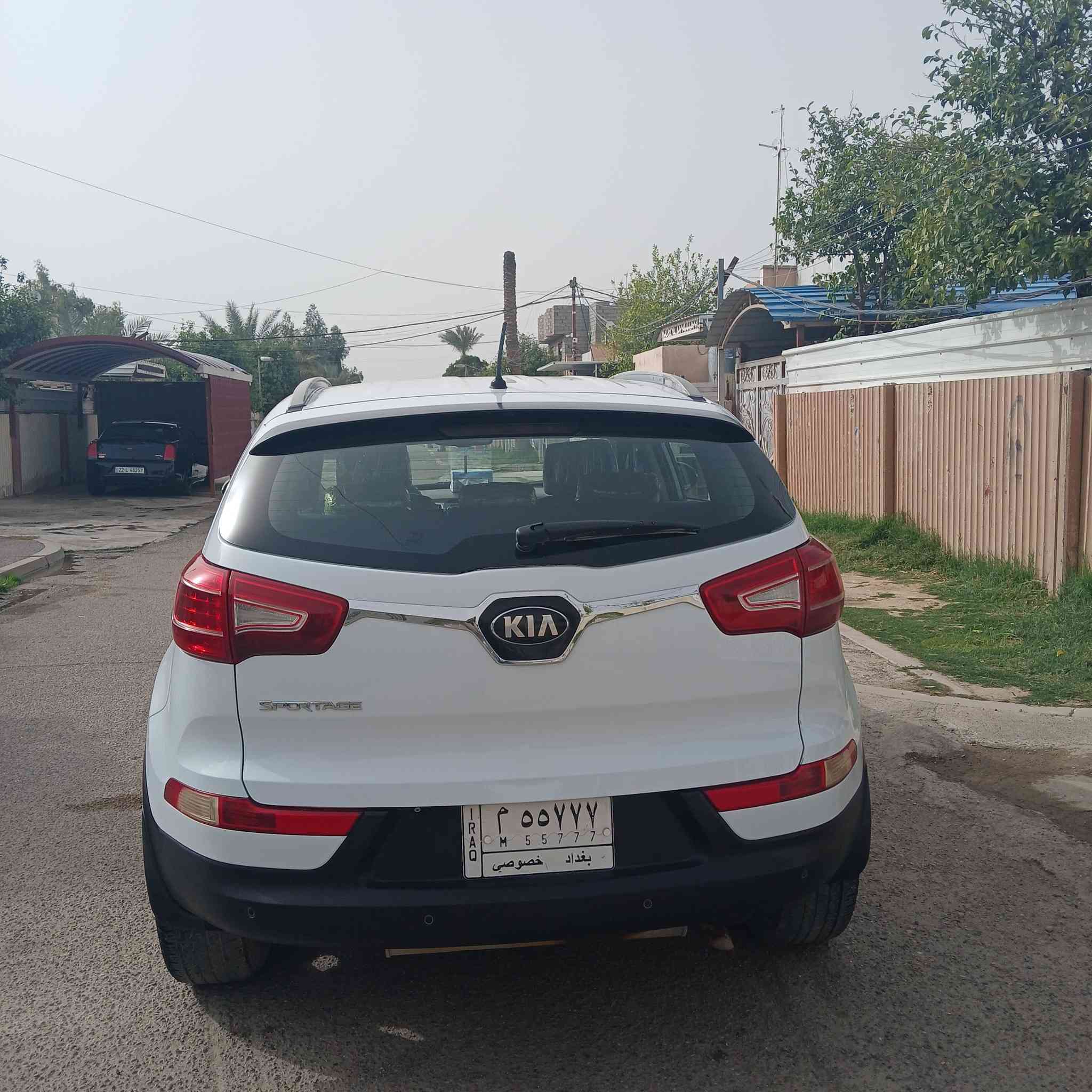 من رخه الادمن سيارة اسبورتج مودل 14مكينه الفين واربع ميه دوش رقم بغداد مشروع وطني بيه رش بابين بدون دواخل جهه السايق السعر ١٤٣بيه مجال بعد المعاينه للتواصل ***********
