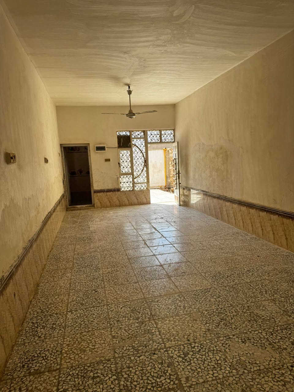 🏡✨ لا تضيع الفرصة... بيت جاهز للسكن وبسعر مناسب جداً! ✨🏡

إذا كنت تبحث عن منزل واسع ومريح لعائلتك، فهذه فرصتك الآن!

✅ المساحة: 160 متر
✅ بناء كامل كاشي وسيراميك
✅ يتكون من:
🔹 استقبال واسع
🔹 صالة مريحة
🔹 مطبخ
🔹 غرفة كبيرة
🔹 3 حمامات (داخلية وخارجية)

📍 العنوان: البراكية - مقابل شارع المطار القديم
🌿 منطقة هادئة ومناسبة جداً للعوائل الكبيرة

💰 السعر يبدأ من 32 مليون فقط
 والسعر قابل للتفاوض للمشتري الجاد 
⚡ البيع مستعجل... لا تضيع الفرصة

📞 للاستفسار والمعاينة 
 راسلنا على الخاص أو اتصل الآن 
- *********** - النجف, العراق

