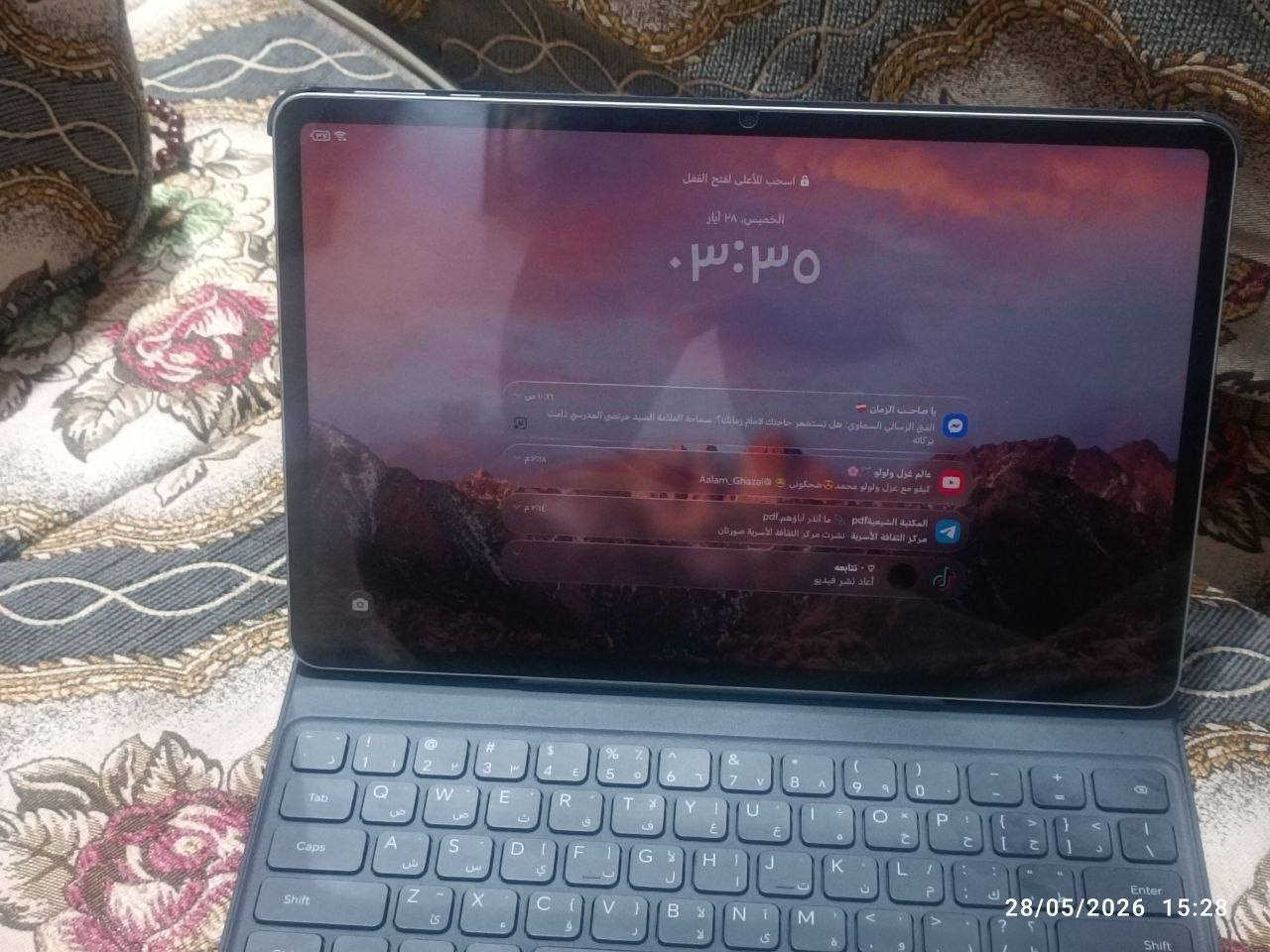 للبيع (أخت الجديد، استخدام شهر واحد فقط!) 🚨
السلام عليكم شباب، معروض للبيع تابلت هونر باد 10 (Honor Pad 10) الأصلي. الجهاز حرفياً جديد وما صار له شهر من اشتريته، استخدام خفيف جداً ومحافظ عليه لأبعد حد.
سبب البيع: محتاج مبلغ ومجبور أبيعه، والله الجهاز ما بيه أي عيب ولا نقص والي ياخذه يدعيلي.
📌 مواصفات ومميزات الجهاز:
النظافة: 100% بحالة الوكالة، خالي من أي شخط أو زلغ (مثل ما موضح بالصورة).
الملحقات: كارتونه وغراضه كاملة، ويا الكفر الذكي الأصلي مالته لحمايته.
الشاشة والأداء: شاشة عملاقة وألوان تجنن، وصوت ستيريو عالي ونقي، ممتاز جداً للدراسة، التصفح، الألعاب، ومتابعة المحتوى.
البطارية: بحالة الوكالة (100%)، تطول وياك يومين بالراحة.
سعر 410
مكاني كربلاء حي عامل 
رقم تصال ***********
