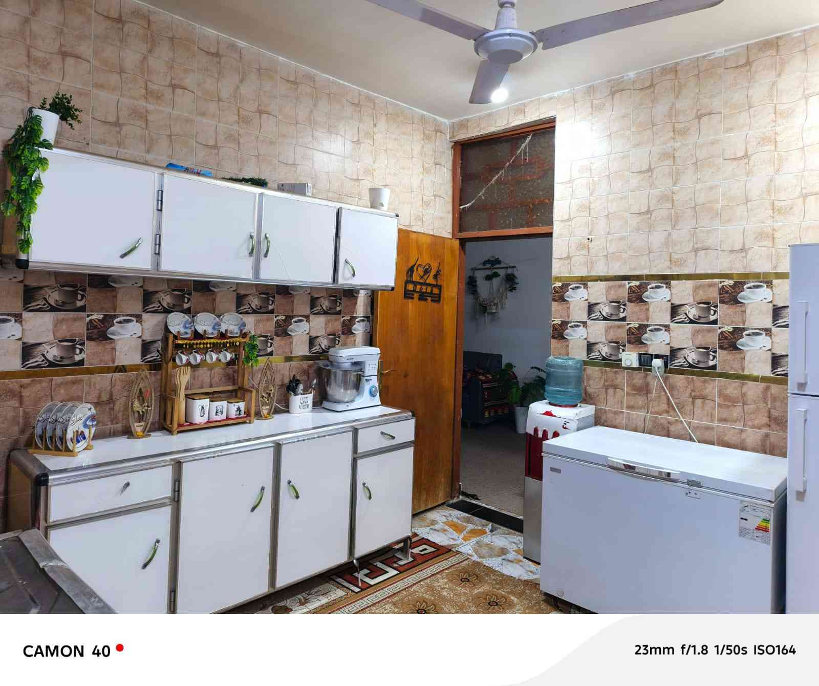 مشتمل مساحة ١٣٠ مربع واجهة ٧ونص يحتوي على مطبخ و استقبال هول داخلي غرفه صحيات داخليه و خارجيه أرضية بورسلين سطح أيزوكام شارع الوائلي الفرع الثالث يبعد عن الشارع العام ١٠٠م مرقم من قبل البلديه شارع صب مي مجاري كهرباء كلها جديدة المزيد من التفاصيل اتصال ***********
