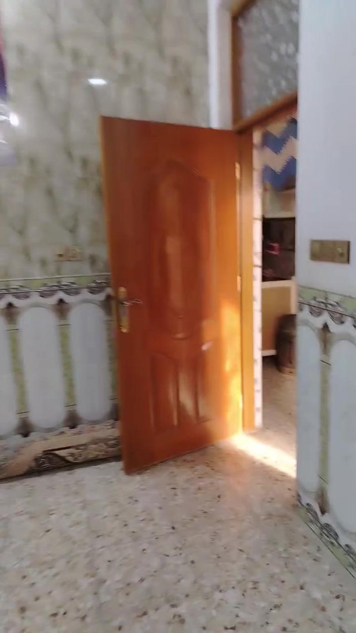 سلام عليكم بيت المساحه 100بحي الوفاء نجف  شارع 10طابق ونص بنيان حديث درجه أولى مالت جناي
1عرفتين وحده فوك وحده جوه
٢صاله فوك صاله جوه
3مطبخ
٤ستقبال
5صحيات داخل وخارج حمام دخل وخارج ***********

