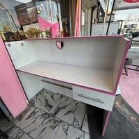 ميز خشب للبيع المكان الغزاليه السعر ٢٠٠ الف للاتصال   07732720022