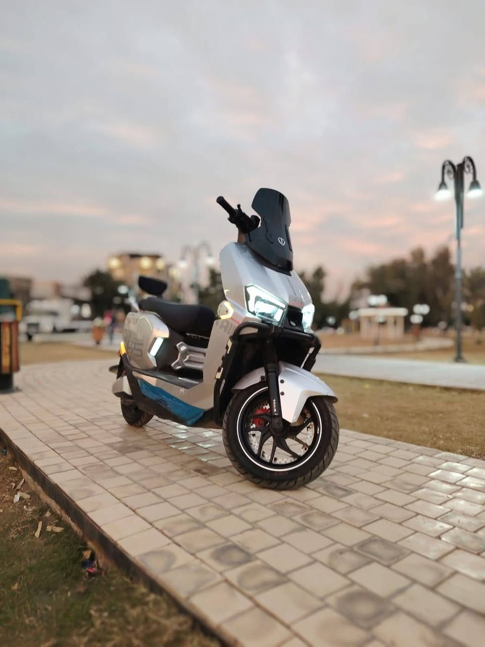 دراجة ريان صاعقة للبيع
6 باتري كرافين 
ملف 2500
دراجة زيرو
المواصفات
نطام بصمة 
نظام بارك 
نظام قاطع دورة 
نظام حماية 
نظام الرجوع الى الخلف 
نظام تثبيت سرعة 
نظام abs 
3 سرع 
لايت زنون 
منفذ شحن 
صندوق كبير 
دبل اشارة يمين يسار 
شاشه كبير تقرأ الاعطال 
وصل الشراء موجودة 
غراضه كاملة 
العنوان بغداد ساحة الوثبة 
للاستفسار ***********
