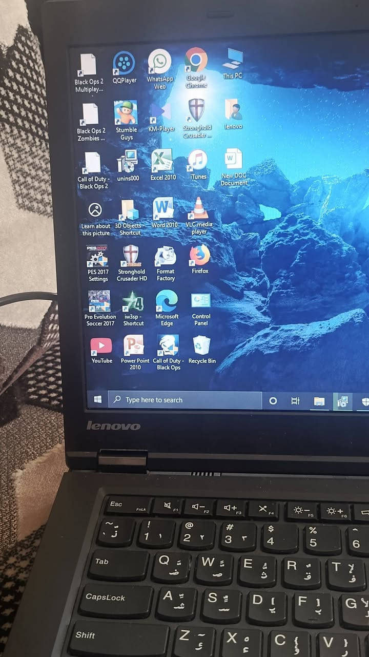 السلام عليكم 

لابتوب للبيع مكان موصل 
لينوفو T440p
مواصفات بل صور
corei5 جيل رابع 
Ram8
الهاردssd256سريع
ويندوز 10
64بت
كرت شاشه 2 داخلي
جهاز نظيف بس بيه خلل بالبطاريه 
بي العاب مثل  بيس2017 و Call of Duty Black Ops and Black Ops II 

ويه شاحنه و موس و جنطه 
منافذ
DVD
كامره
USBمنافذ4
ربط عل بلازمه 
منفذ هواكس 
تفضل خاص او واتساب
***********
السعر 150 الف وبي مجال للطيبين
وبيه مشكله وحده بالبطاريه من اشغله يطلع شحن صفر ويطفى من اخلي كيبل الشحن يشتغل كامل بس الشحن يبقى صفر. ومن اشيل الكيبل وهو مشتغل يبقى مشتغل مايطفى تقريبا ساعه سئلت شات جي بي تي يكول البطاريه ميته
