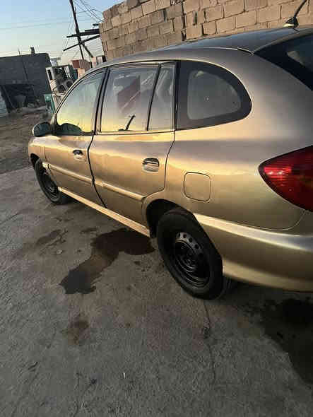 كيا ريو موديل 2002
كير مكينه كفاله 
صدر امامي خلفي جديد 
زوج تايرت امامي جديد 
سياره رقم انكليزي 
شرط تحويل 
سعر 36 وبيه مجال 
***********
