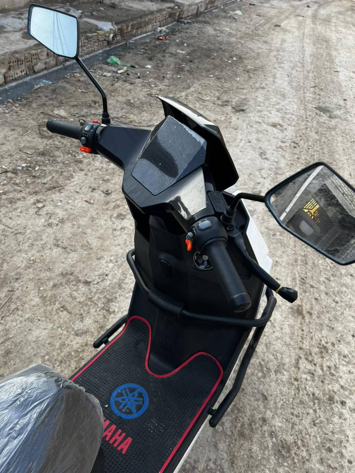 السلام عليكم..دراجه كهربائيه __ليما__ موديل 2025..دخول جديد..عدد البطاريات ..6.. جرافيك ...72.فولت ...55 امبير ...السرعه 140.k ..حقيقي ...مع الوزن 130.k...حجم الملف(2500)..دراجه وضع وكاله الله شاهد من الدوام للبيت مسافة عشر دقايق وارجع حيل نظيفه ...جكات شغاله ..كهربائيات كله شغاله..اشاره..دبل اشاره..لايت عالي ناصي هورن سكن ...مابيه اي نقص...شاحنه ذكيه تدعم الشحن السريع والأيقاف الذاتي عند امتلاء البطاريات جهاز حماية سويجين بصمتين..وصل المعرض بيها ...السعر ( مليون و200.) قفل ..مكاني بغداد الامين...الشراي يتصل..***********..واتساب متوفر..
