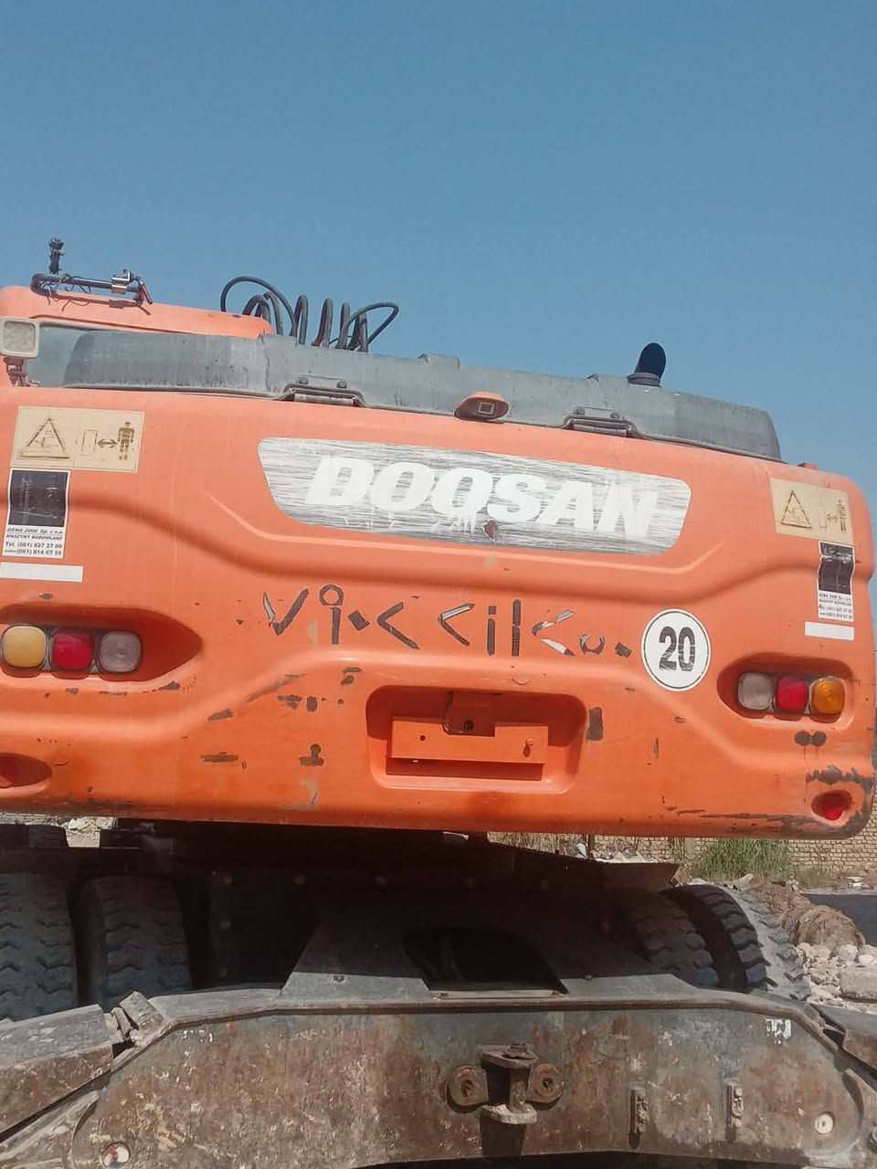 السلام عليكم حفاره للبيع دايو مكان بغداد موديل 2010 رقم اربيل استفسار على الرقم*********** ***********
