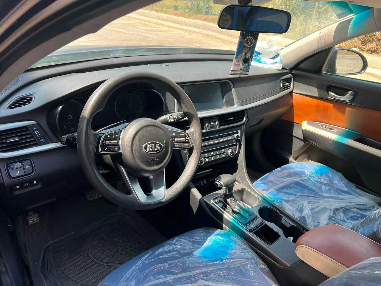 كيا اوبتما 2020 للبيع او مراوس
محرك 2400cc، وارد أمريكي.

السنوية صالحة لغاية 2031 (جديدة وجاهزة للتحويل).

رقم واسط مشروع وطني وين ما جان تريد تحولها 

المكينة معلاية دبل گازكيت 

التبريد شغال 100% 

اشاير بالمري 

كامرة خلفية 

 كشنات دوشمة جديدة وداخلية بحالة ممتازة.

 الضرر: جاملغ فقط، موضح بالصورة وهية نفس ضربتها من امريكا اجت بهذا الجاملغ 

والبنيد مصبوغ رشات نظافة بسبب جراد بسيط.

السيارة هاي صورة بدون حمام شوفها واقتنع بيها 

وراسلني وتدلل 

 السعر: 125 ورقة وبيه مجال للشراي.

📥 للتفاصيل والمراوس
اذا تريد اتصال على هذا الرقم ‭***********‬

اذا تريد واتساب راسلني هنا ***********
