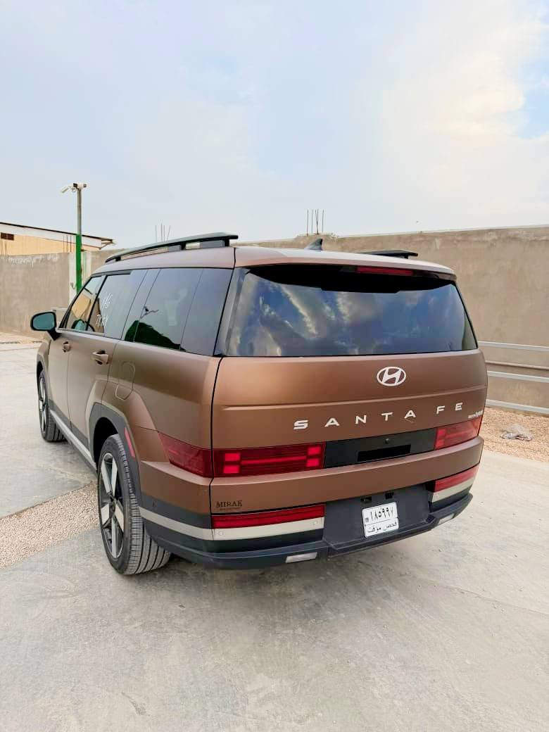 هيونداي سنتافبا 2024 هايبرد 
سيارة بمواصفات ملكية
رقم فحص مؤقت (تترقم حسب محافظة المشتري)
لون بني مات مميز ملكي
داخل ابيض ملكي 
مقاعد تدفئة امامي خلفي 
سبع مقاعد 
 وارد امريكي ضررها دعامية أمامية فقط وحسب الصور المرفقة(كلين تايتل)

المواصفات:-
١- مفتاح ذكي بصمة + التشغيل عن بعد + تقدم ورجوع بالريموت + حفظ بصمة السائق (استخدام بدون ريمونت).
٢- دفع رباعي TRACH
٣- أنظمة القيادة  Drive Mode - ‏Comfort - Smart - Sport
٤- كير تعليگ
٥- اوتو كار يعمل بلوتوث بدون كابل وتفتح خريطة اي منطقة بالعراق او العالم بشاشة السيارة
٦- هاند بريك بصمة 
‏٧ - Auto Hold  أوتو هولد
٨- نظام مانع الانزلاق.
٩- شاشة كبيرة لمس تدعم Apple Car play و Android وبلوتوث مدمج والأوامر الصوتية.
١٠ - نظام نزول المنحدرات.
١١ - نظام اطفاء المحرك (A) ذاتيا في الازدحامات لتوفير الوقود
١٢- شاحن هاتف wireless عدد 2 .
١٣- الداشبورد الكتروني لمس بانماط متغيرة حسب وضعية القيادة
١٤- الشاشة الوسطية حجم كبير ١٢ انج مع دعم الملاحة بالخرائط GPS وبوصلة للاتجاهات.
١٥- خاصية الترحيب عند فتح السيارة.
١٦-  مخارج شحن Tp_C عدد ٦وتشغيل الميديا
١٧- منافذ للطاقة كهرباء 12فولت ومنفذ 110 فولت
١٨-  مرايا نقطة عمياء 
١٩- شفتات رياضية بالمقود.
٢٠-  الصندوق كهربائي.
٢١- حساسات ضغط الاطارات 
٢٢- حساسات أمامية / جانبية /خلفية.
٢٣-  كامرة اضافية لتقنية منع الخروج عن المسار
٢٤- ميزة التوقف الذاتي للمركبة منعا للاصطدام عند القيادة او الرجوع.
٢٥-  المركبة تعيد نفسها للمسار الصحيح عند عدم الانتباه.
٢٦- لايت زينون رباعي العدسات بتقنية High Beam الانارة الذكية + LED  نهاري .
٢٧- بك لايت LED مميز مدعوم بتقنية ضد الضباب لاوضح رؤية للمركبة
٢٨- كاميرة   3D تفاعلية متعددة الاوضاع
٢٩- اضاءة داخلية LED تقنية Ambient Light متعددة الالوان 
٣٠- سستم صوت هارمن كاردن 10 سماعات محيطية مع دمام وتويترز 
٣١-  نظام القيادة الذاتي الذكي في الشوارع المخططة 
٣٢- مثبت السرعة Cruise وميزة التباعد عن المركبات
٣٣- خاصية المايك للسائق للتحدث مع الركاب في الخلف
٣٤- بردات أبواب خلفية.
٤٣- قبضات أبواب ألمنيوم
٣٥- الداخل جلد ملكي ابيض.
٣٨- ستيرنغ من الجلد حياكة مع تحكمات وميزة تدفئة المقود.
٣٩- معقم غرفة السيارة بأشعة فوق البنفسجية.

السعر 275 $

العنوان النجف الاشرف - المدينة المائية - مكتب النخبة لمزاد السيارات
موبايل اتصال واتساب 

***********
