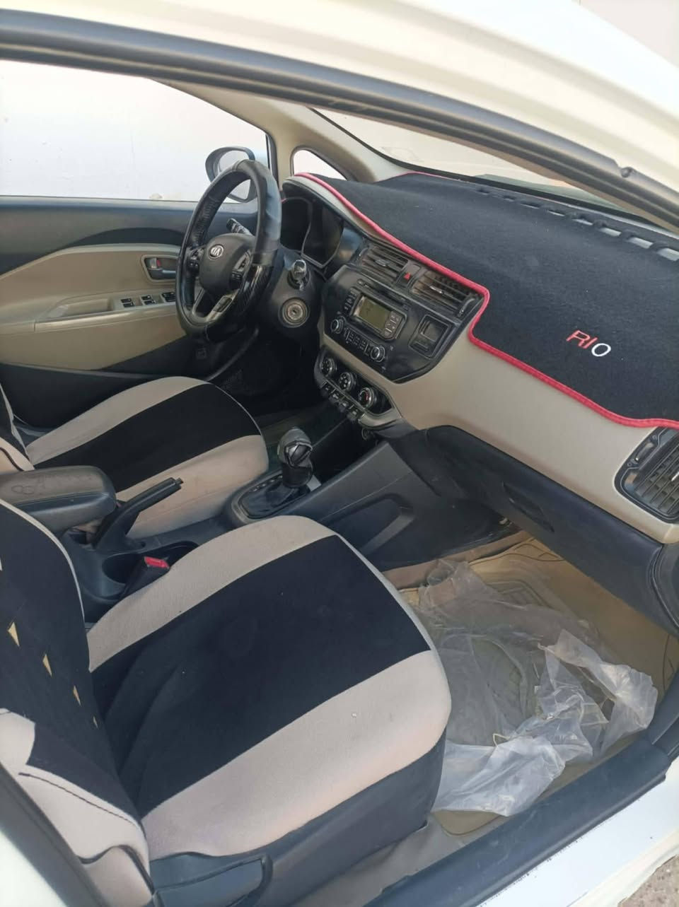 السلام عليكم ورحمه الله وبركاته 
كيا ريو 2015 رقم مثنى تحويل مباشر سنوية ما نافذة  كير مكينة تمام بيها رشات صبغ جدا بسيطة مكانها ديوانية حمزة السعر 82 دواخل نظيفة *********** للتواصل
