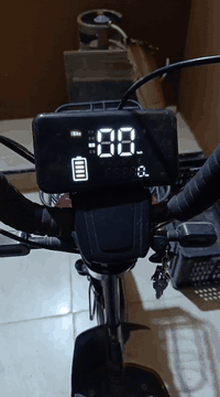 سلام عليكم بايسكل شحت البيع البايسكل كامل كهربأيات كامله و اشاير يمنه و يسره و بلاتوث  و البطاريات جدد صارلهن15يوم من شديتهن موجود خاص و عل الرقم ‏‪***********‬‏
