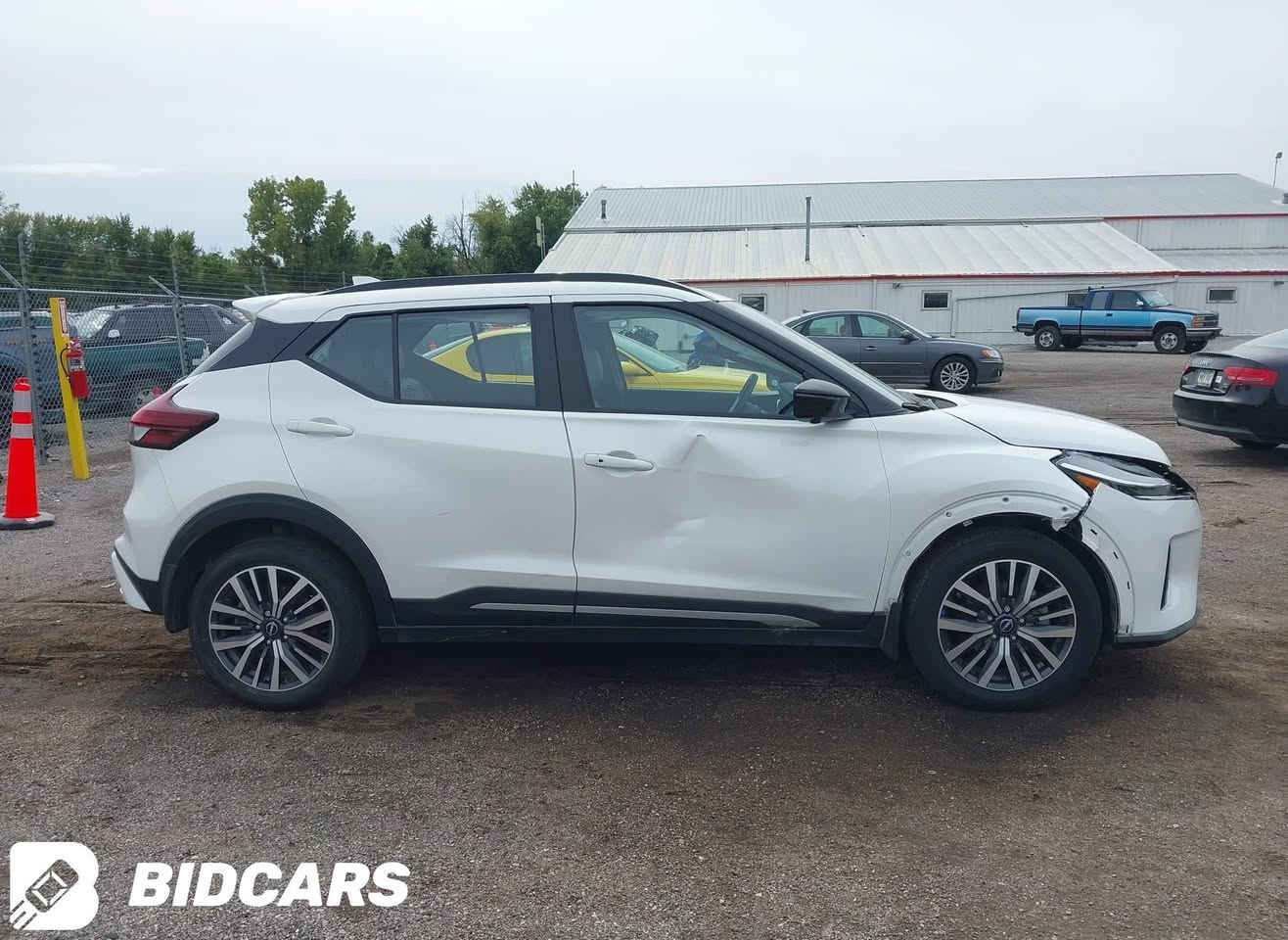 KICKS SR 2024
فول قبات مواصفات كشنات وستيرن هيتر
كشنات جلد و سماعة بوس
بدون صبغ، فقط بي شوية تعديل pdr
سيارة واصل جديد ابيعها نفس حالة كما موضحة في الصور 
عنوان اربيل
سعر البيع نهاية ١٣٩$
*********** واتساب
