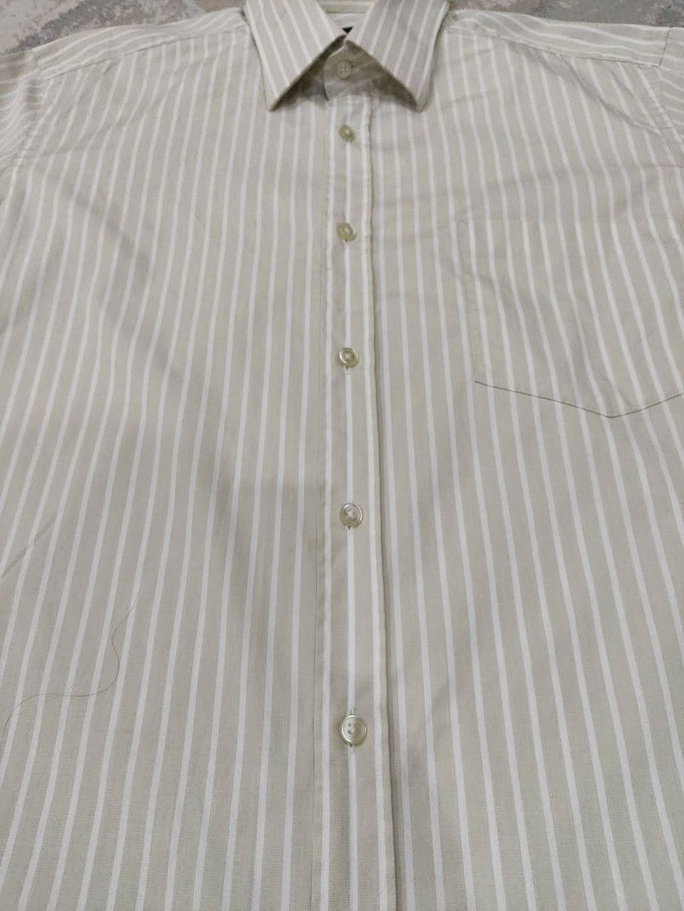 HUGO BOSS ✅✅ 
باله اوريجنال 💯💯 
النظافة 💯💯 
41 قياس اوربي 
L يعادل القياس 
60cm عرض الصدر 
78cm الطول 
يتوفر توصيل لجميع محافظات العراق 🚙


**إذا كنت صاحب هذا الإعلان وتريد حذفه لأي سبب، رجاءا أرسل رسالة إلى الدعم الفني**