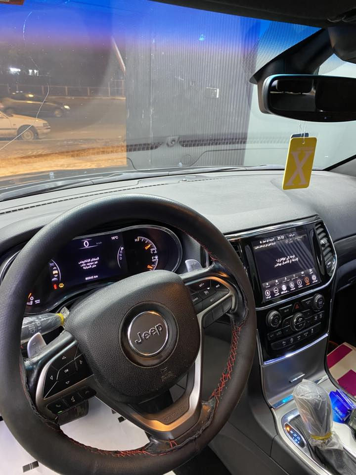 السلام عليكم جيب لاريدو 2021 خليجي ، بيها بارد بربع الصندوق وبارد بسيط بالباب مال سايق كما موضح بالصور ، وصبغ بالدعاميات شي بسيط ،مكان السياره بغداد الشعب 
***********
