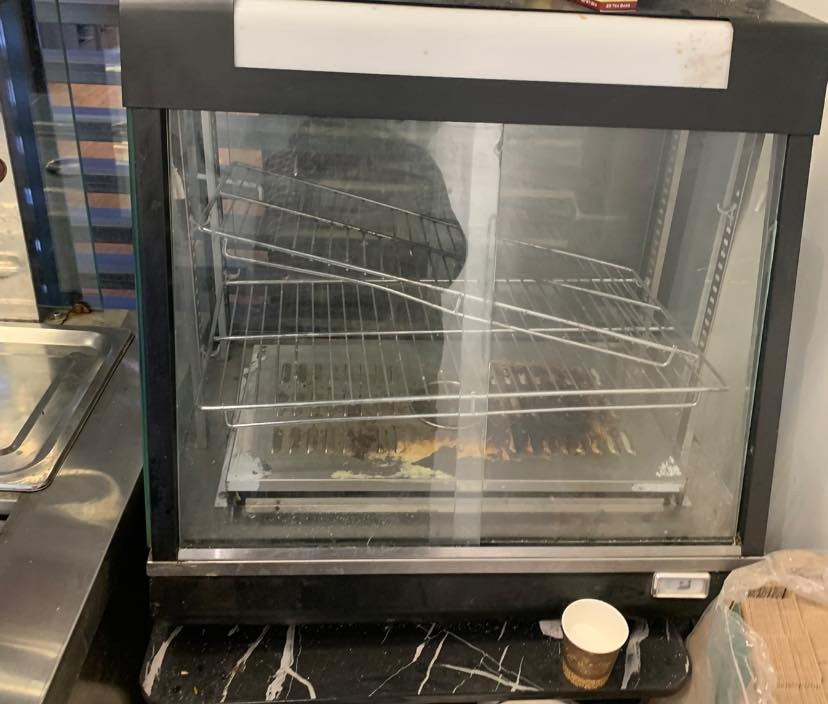 متوفر غراض مطعم 
شواية كباب
حماية كنتاكي
شواية دجاج
للتواصل خاص اول على الواتساب 
***********
