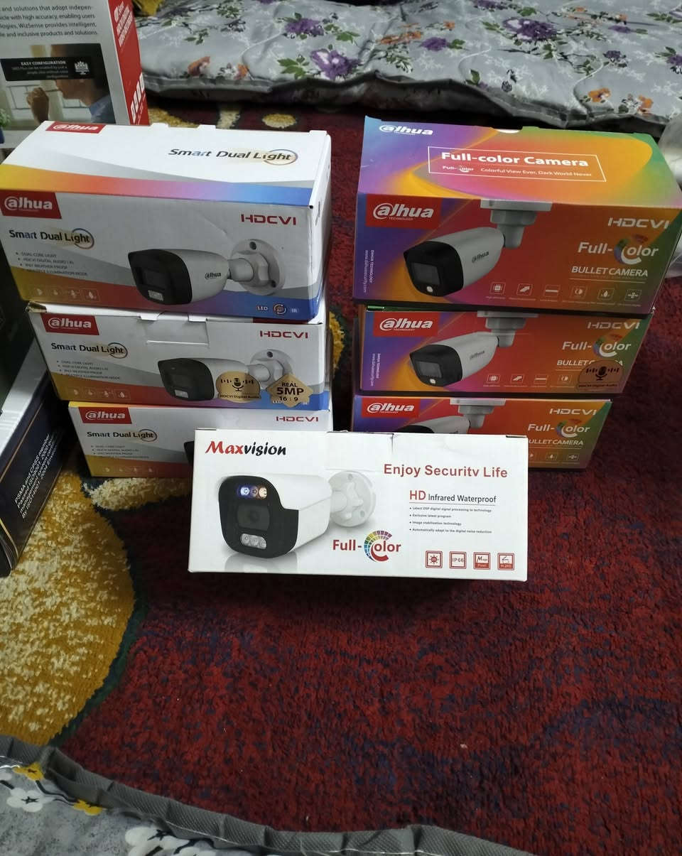 السلام عليكم
من فضلكم عندي كامرات جدد دهوة اشتريتهن لبيتي وتالي ماشديتهن  بسبب ضرف طارئ وبعدهن جدد بلباكيت ماستخدتهن وصاحب المكتب مارجعن 
شترتهن قبل شهر 

كامرة 2 ميكا دهوة فول كلر =عدد3/ عدسة /2.8
سعر الكامرة 25 الف 
كامرة 5 ميكا فول كلر حساس سمارت = 3 /عدسة =3.6
سعر الواحدة /35 الف 
كامرة فول كلر ماكس عين السمكة /1
35 الف 
ديفي ار 5 ميكا /8 جنل /1 /
سعر 110 الف 
هارد 2 تيرةاصلي بنفسجي /75 الف
مشاهدة وتحكم  HDMI /60 متر/50 الف
UPS كومبوس راسينك اصلي يشغل 4 ساعات القوة /
/17600/
55 الف 
واير مسلح دائرة 250 متر نحاس 90% ماركة TCS 
120 الف 
ذراع عوجية L متحرك من 60/120 سنتيم
ذراع نفسة 60 سنيتم متحرك + مسطرة الذراع
فيش مشاهدة وكهرباء 15+15
بوكسات أستراحة بلاستك /6

يشهد الله كلفني 625 الف 
وانته حط سعر بليرضي الله 
بس واتساب ***********
