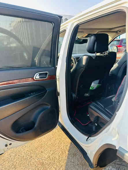 السلام عليكم
جيب موديل 2012
فول مواصفات
ماشية 115 
مكينة 3600
بانوراما 
داخل جلد 
كشنات كهرباء وخزن ميموري 
مري قلاب 
تدفئة كشنات 
حساس وكامرة خلفي بلادي
شاشة كبيرة 
لايت زنون مع كشافات زنون منضومة اصلية 
ويل نيكل 
مراية هيتر واشارة 
( السيارة بيها شبر بالبنيد فقط فقط لا شاصي ولا لغد ولا دواخل وبيها كارت بالجاملغ الخلفي هم شبر فقط )
للبيع او المراوس ب جيب موديل 20 وفوك 
السعر 180 وبيها مجال 
للتواصل 
***********
***********
