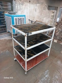 ميز متحرك  ٨٠ ×١٠٠ اربع خانات  حديد ثقيل  تايرات اصليه ثقيله  كامل ٧٥٠...