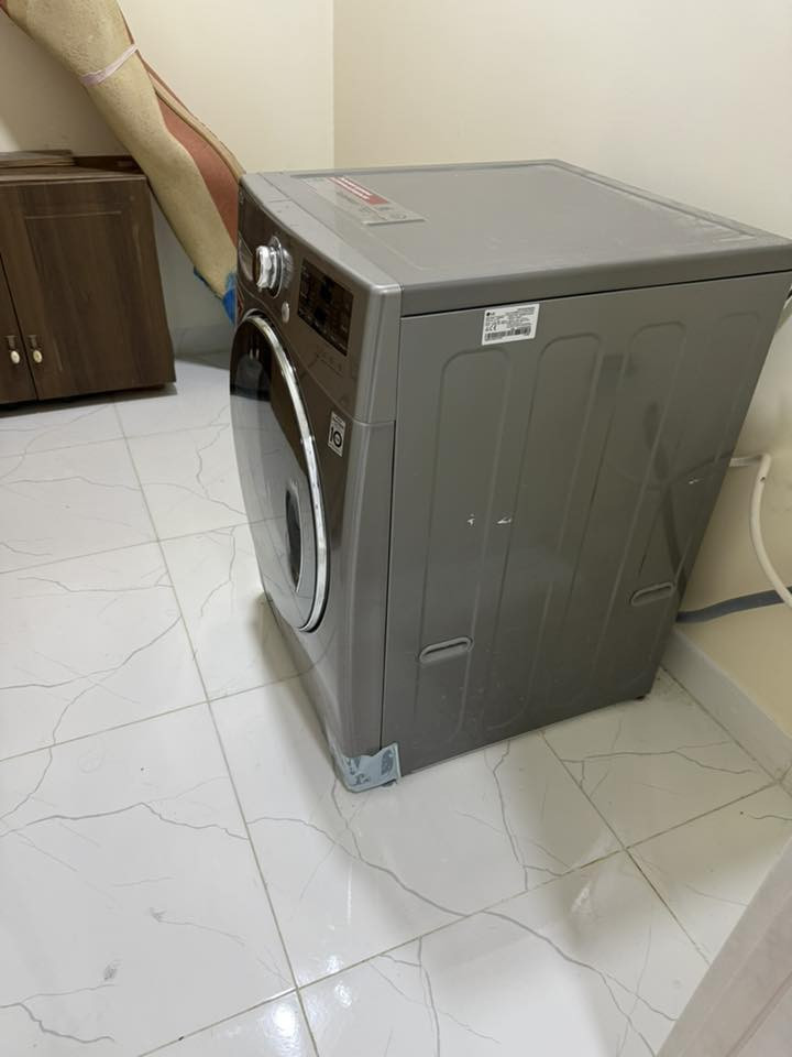 للبيع غسالة جديدة نوعية lg صناعتها كوري اصلي فول مواصفات نظام غسل وكوي حجم كبير 14 كيلو وتس أب ***********
