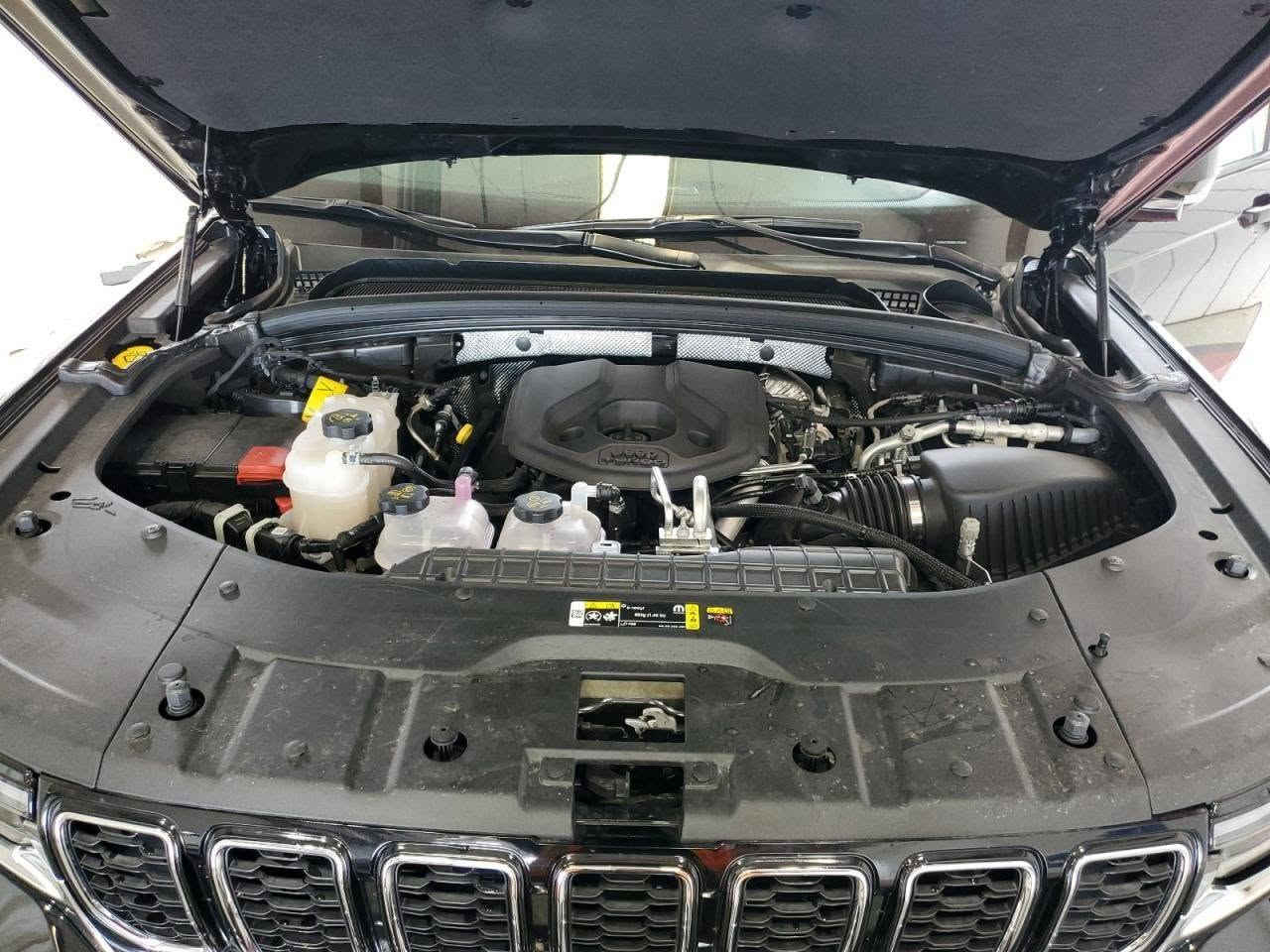 ♤ للبيع فقط ♤

!! Jeep Grand Cherokee Hybrid Limited / Sport Utility 4Xe 2024 !!

               👌 فول مواصفات 💯

                                  🆕️ رقم بغداد حلو 🆕️

♠️ ميتالگ / Metallic ♣️

🛣 المسافة المقطوعة : 5000 ميل

                                   SUV ↔️ 4Xe 🚙

🎁 مغلفة بالكامل PPF + درع جامة أمامية و شاشات + عازل حراري بالكامل 

👟 مزودة دوسات جانبية ستان ستيل + لد ترحيب

📹 مزودة 4 كامرات حماية AZDOM-M660 أمامية + داخلية + خلفية (صوت و صورة على مدار الساعة)

🖥 شاشة دشبول ديجتال 

💻 شاشة كبيرة ديجتال 

⚙️ تحكمات ستيرن جهتين 

🪵 داخل صاج ملكي + أنارة محيطية داخلية 

👓 حافظة نضارات 

🫆بصمة 

🎮 تشغيل عن بعد

📻 نظام الصوتي Alpine 🎼 
 Apple Car Play ➖️ Android Auto📟   Wi-Fi ➖️ Hotspot 📲مضخم صوت خلفي 🔊

🪑 5 راكب ➕️ كشنات جلد 

♏️ ️كشنات  الأمامية كهرباء ➕️ خزن 

⚡️ صندوك كهرباء

📯 حساسات أمامية ➕️ خلفية 

❄️ تبريد قطعتين

🪟الجامة الأمامية والخلفية هيترات ضد الضباب 

🪞 أشاير بالمريات

🛰 رادار أمامي / خلفي 360°

📷 كامرة دوراة 360°

🛤 تحديد المسار ( Lane Assist )

〽️ نقطة عمياء ( Blind Spot )

🕹 سبع  وضعيات قيادة 🏎 ،Auto 🚙 Sport Sand . Mud 🏜 Rook 🪨 Snow ☃️⚡️EV 🔌 Plug In

🌠🌫 بنوراما 3 وضعيات 

🖱 كير ماوس

⛰️ 🏔 نظام منحدرات

♨️ هيترات بالكشنات 

🛞 ويل كب كروم

🔦 لايتات زينون 

🌞 لدات نهاري 

💡بكلايت لدات

🌫😶‍🌫️ كشافات

🫆بصمات أبواب

⚡️ هاند بريك كهرباء ➕️ ( Auto Hold )

⛷️  مانع انزلاق( ABS ➕️ Traction Control )

🚘 السيارة وارد امريكا حادث باب تبديل خلف السائق نفس اللون، صبغ شبرين طوگ الجاملغ + صبغ بالبنيد على كد (كارت)شخط بالنقل،  بدون دواخل وشواصي و بدون الايباكات، بطارية جديدة AGM 80 AMP خاصة للجيب ضمان سنة بوصل + صيانة للمحرك كاملة Mopar.

                                       $ 36.500 💸  

☎️ للأستفسار ☎️
*********** ➖️ على الخاص
