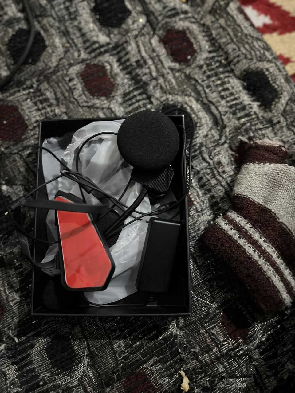 ما بَعد السَلام سماعة أمزون صوتهاا 🔥 🔥 
الـلاقطة 🔥 مابيهاا اي عيب طلعنلي بل أمزون 2
سعر الوحده (30)وقابل للتَفاوض هـ ***********
