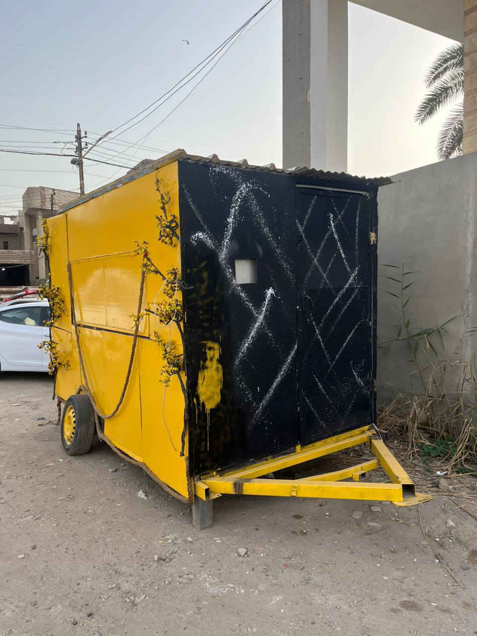 مطعم متنقل كامل من الداخل مجهز فقط نقص غراض للتواصل ***********
