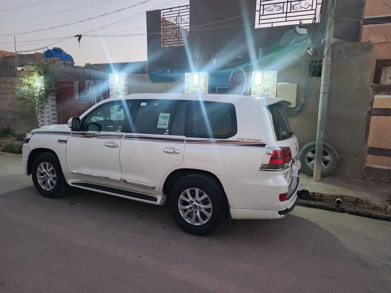 السلام عليكم اللاندكروز 2011 محدث 21 رقم بغداد تحويل مباشر كفاله ما عدا قطع التحديث سياره فول للاخير ثمانيه سلندر يعني 5700 اربع بصمات وموجود السونار ومقطع فيديو داخل المنشور بيع ومراوس العنوان ذي قار الفجر 
تلفون ***********
السعر 298
