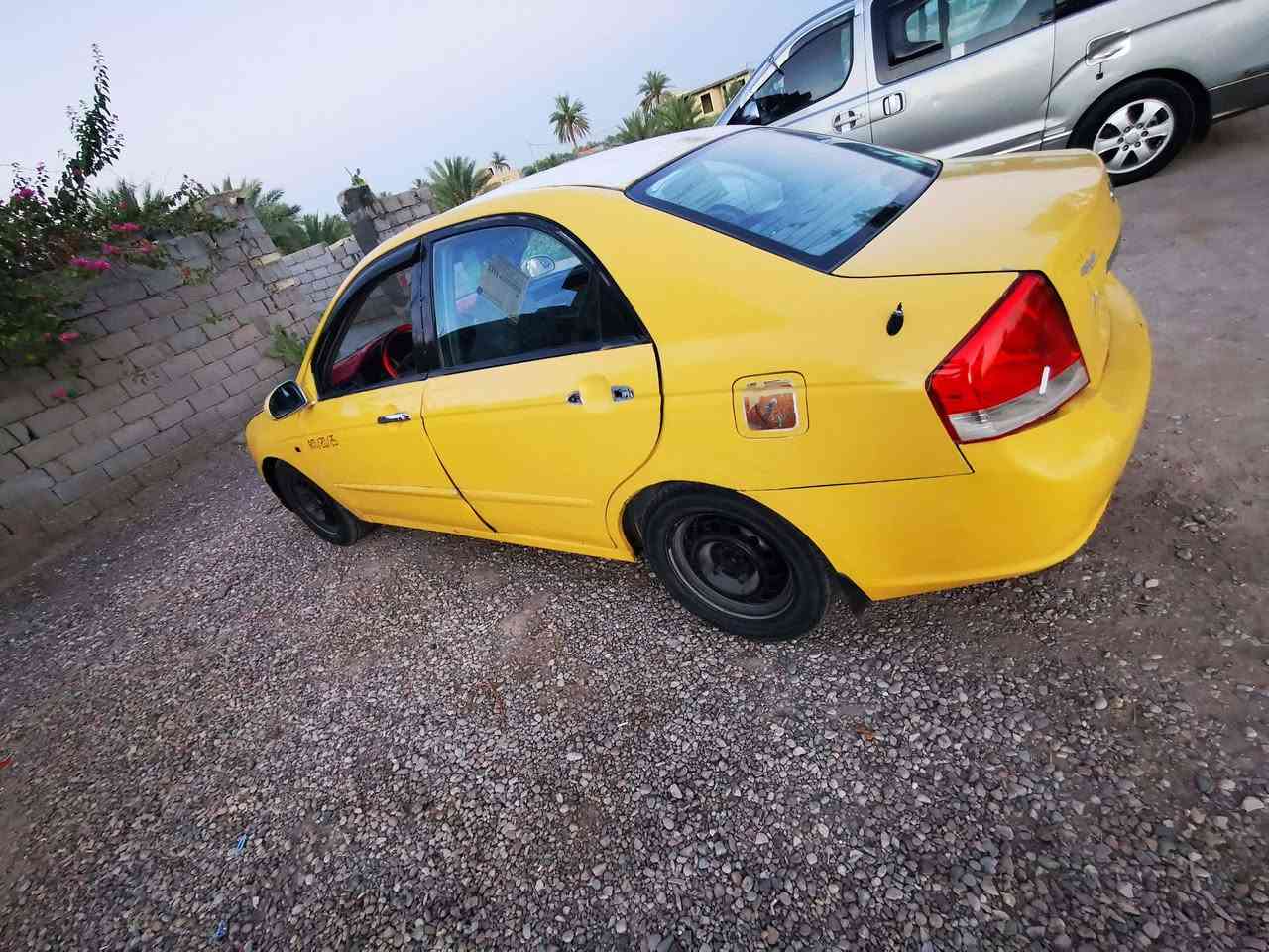 السلام عليكم للبيع سبكترا موديل 2007 سياره جاهزه كير مكينه حداديه تايرات بيها ضربه بل جاملغ خلفي سياره بسمي تحويل ثاني يوم سياره جاهزه من كلشي السعر 62وبيها مجال ***********
