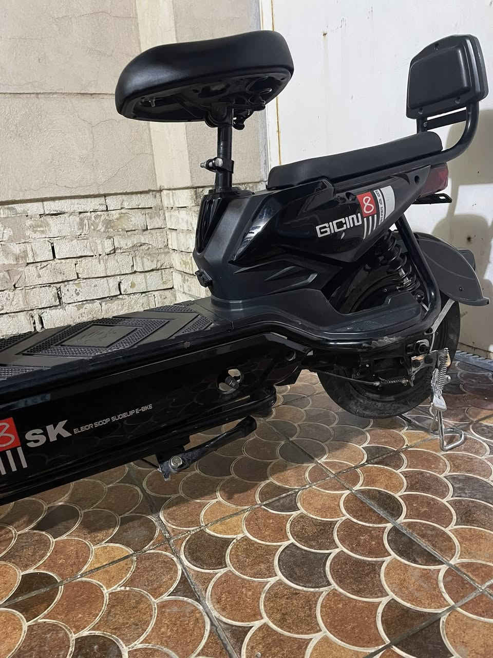 دراجة شحن للبيع نضافة فول ٢٥٠ بسعة مجال قليل  مكاني حي الجهاد ***********
