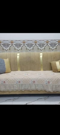 عندي تخم للبيع عشره مقاعد جديد مامستعمل السعر 400وبيه مجال االاستفسارع...