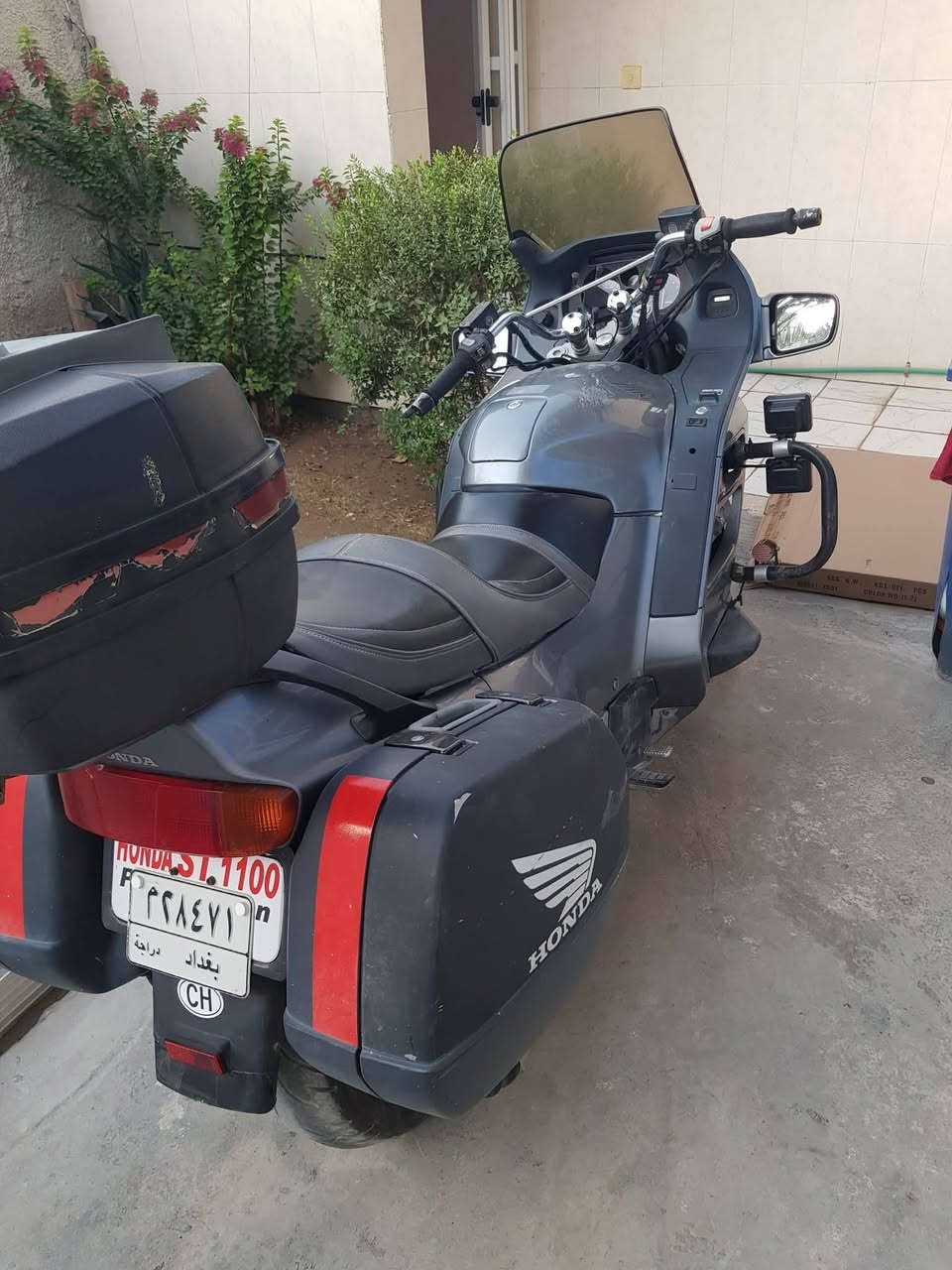 السلام عليكم هوندا ST 1100cc للبيع الدراجه رقم بغداد بأسمي تحويل ثاني يوم الدراجه ماشيه 63الف حقيقي كلهه على وضع الشركه محرك كير كهربائيات كلهه شغاله مابيهه كل نقص تخم تاير جديد تخم دسكات جدد باتري جديد صيانة منظومة بانزين كامله انارة فدراليات دروع عمل الدراجه غنية عن التعريف رايدهه ب35 وبيهه مجال او مراوس بشي اقل واخذ فرق لان محتاج الفرق الدراجه ترايهه من البصره لزاخو مكاني بغداد الشعب حي البساتين *********** متواجد واتس اب
