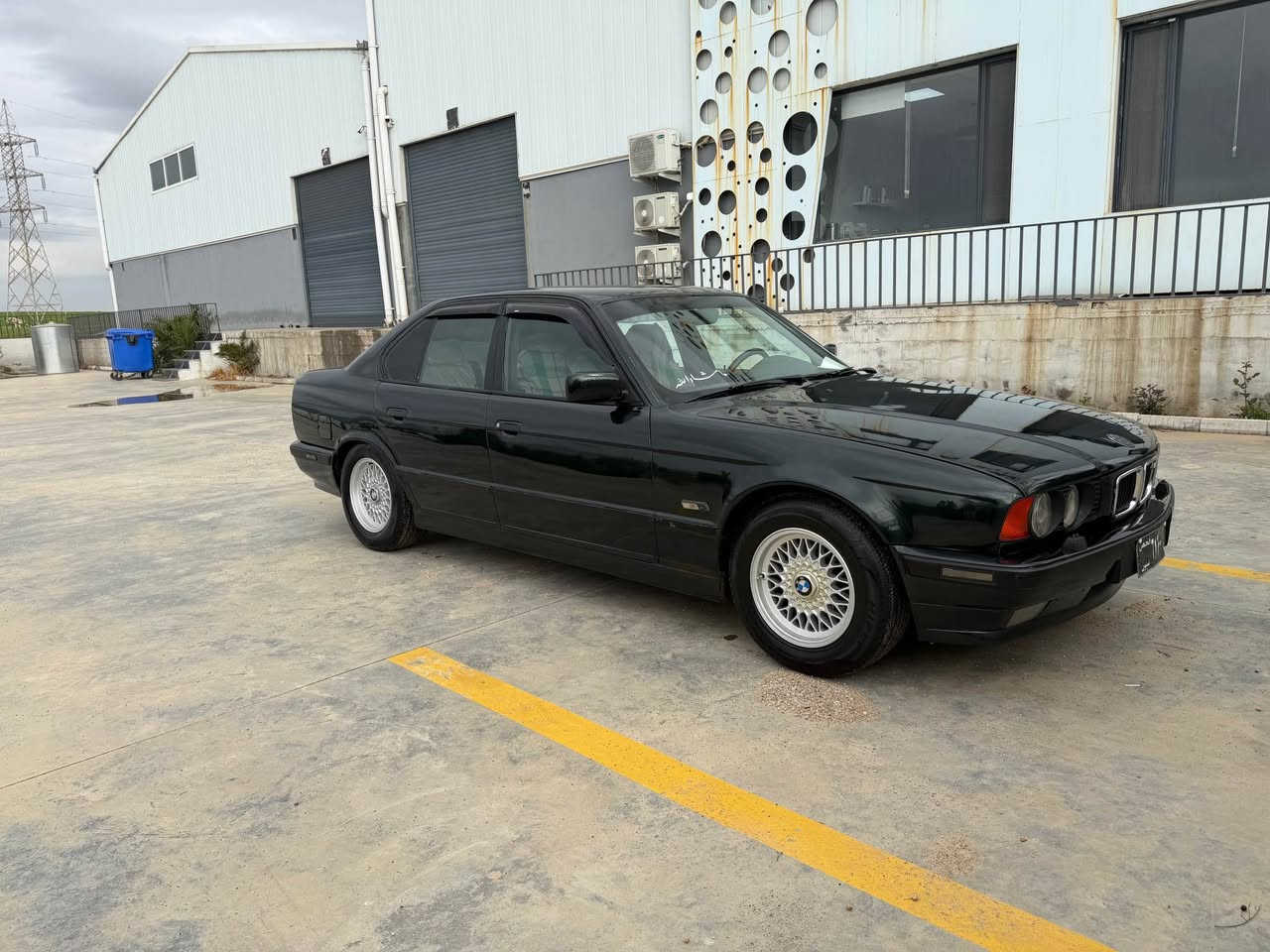 بە ناوی خوای گەورە
بۆ نرخی نامە بنێرە یان تەلەفۆن بکە لە خزمەتتدام
BMW 525i 1995 
525i گێڕ عادی 
‎ئاڕمی پلاستیکی هەولێر 
‎ئاڕمو ئەوەلیات بەشەرت 
‎ڕەنگی زیتونی 
‎ناو سپی 
تەحدید سورعە
دەبڵ ئێرباگ
‎کوشن جڵد و هیتەر 
‎گێچ ئەڵقە 
‎٤ جام کارەبا 
‎دەعمی نیە قرچێکی بەسیتی هەیە ناوی نەگرتوە 
‎تەقەو ڕەقەی نیە 
‎کارەبای و گێڕ و مەکینەی بەشەرت 
‎ساڵانسای سپۆڕتی لەسەرە 
‎تەبریدو گەرمی مەزبوتە 
‎پێش پانە
‎تایە و ویلی مشەبەکی لۆک 
‎بۆیاخی دەرەجە یەکە لە جوانیا 
‎خورفەی دەرەجە یەکە 
‎لەڕەسمەکانا چۆنە ڕوبەڕوش وایە وەک ڕەسمەکان نەبو مەسرەفی ڕێت عایدی من 
‎ئەگەر موشتەریت تەلەفون بکە سەیارە بە نامە و مەسنجەر ناکڕێت 
گۆڕینەوەش دەکەم لەسەر دڵگرتن
شوێن: عەربەت
***********
*********** السليمانية, العراق
