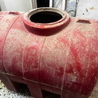 مقطوره ل بيع قبل شهر من مشترينه  ب ميه وبيها مجال وخادم  تواصل عبر وات...