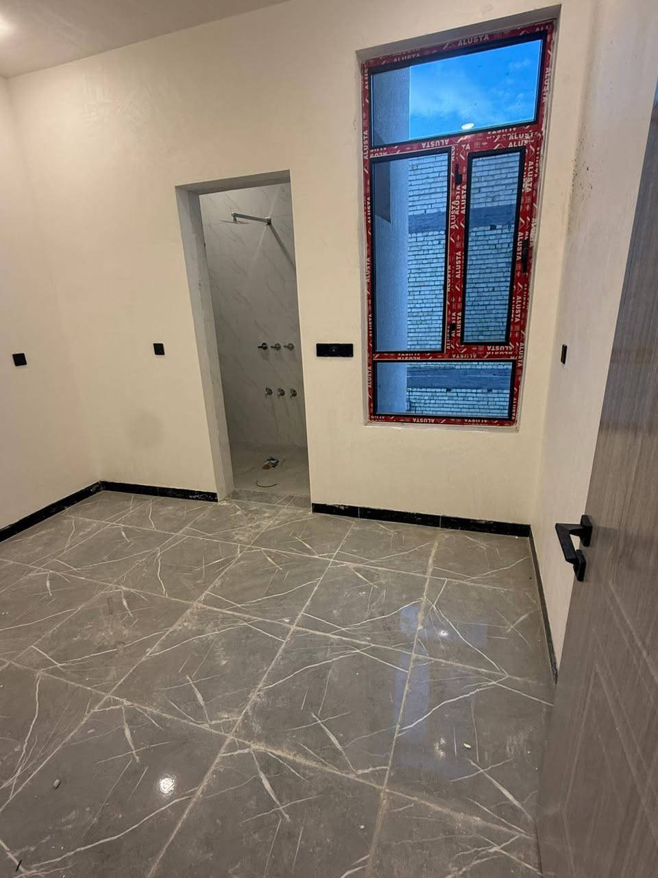 أرخص من هيجي🏠 عقار متلكه ع شارع 15متر أمامك ماكو جيران💯🏠
دار للبيع زيرو قيد الإنشاء
مساحه 50متر زيرو
يحتوي على 3طوابق 
3غرف نوم صحيات عدد 2 
صاله مطبخ بيت فول مواصفات 
واجه مرمر أرضيات مرمر
أبواب قاصه شبابيك المنيوم 
موقعه حي الجهاد ضباط شهداء يبعد عن شارع العام 10متر  بصف الركن 
الاستفسار اتصل 🗣📲📞***********
***********
زورو موقعنا الكائن حي الجهاد شارع 60 مجاور مدرسه طيور الجنة
